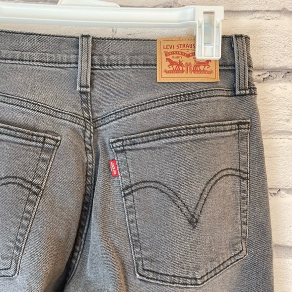 Levi’s Gray Straight Wedgie Jeans with Button Fly size 29 US size 8 - Picture 5 of 6